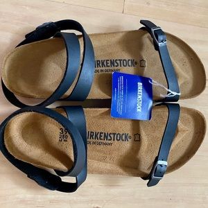 NWT Birkenstock Daloa Sandals